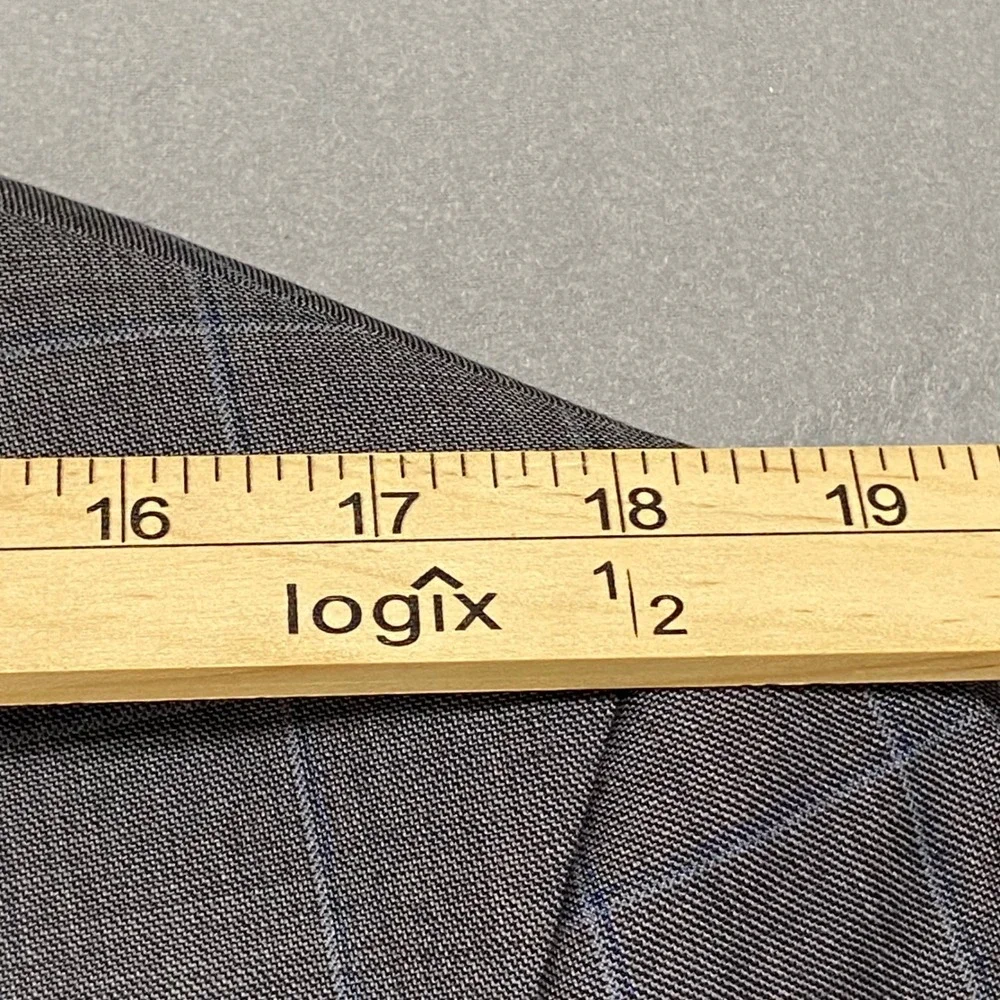 Jos A Bank Traveler's Collection Gray Windowpane Plaid 100% Wool Blazer 40R